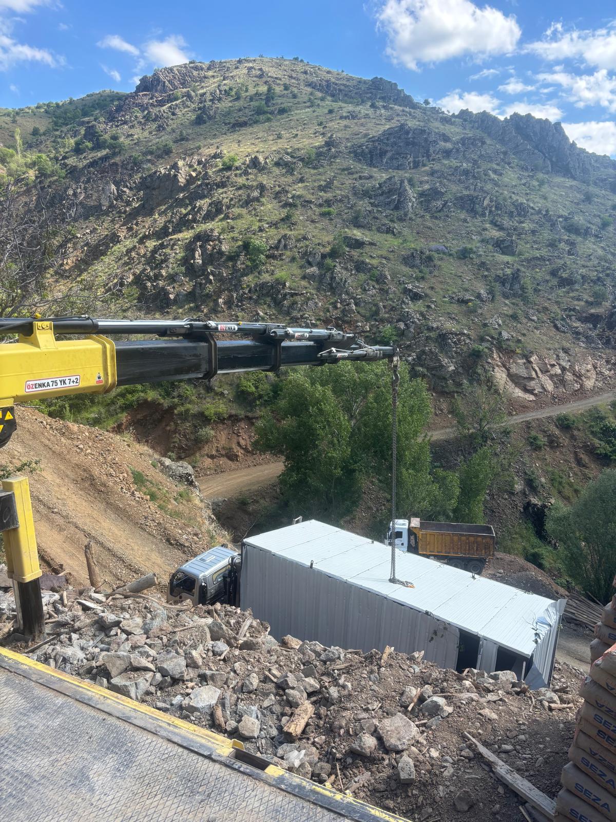 HAKANLAR VİNÇ – Malatya’da profesyonel vinç kiralama hizmeti, ağır tonaj, prefabrik ve çelik yapı projeleri için güvenli ve hızlı vinç çözümleri.